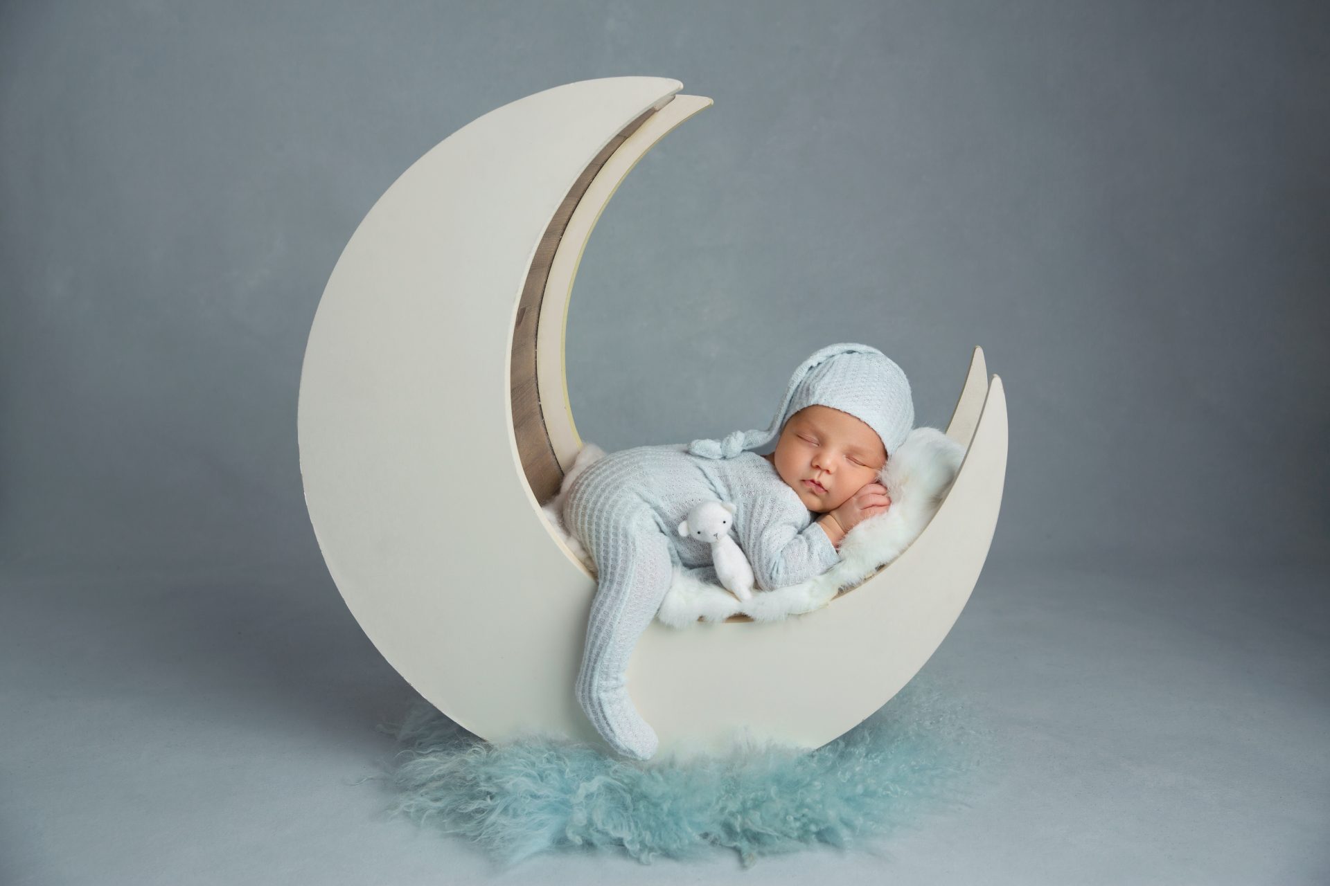 new jersey newborn & family photographer Sofia Ribeiro, captures a baby boy in a moon prop.