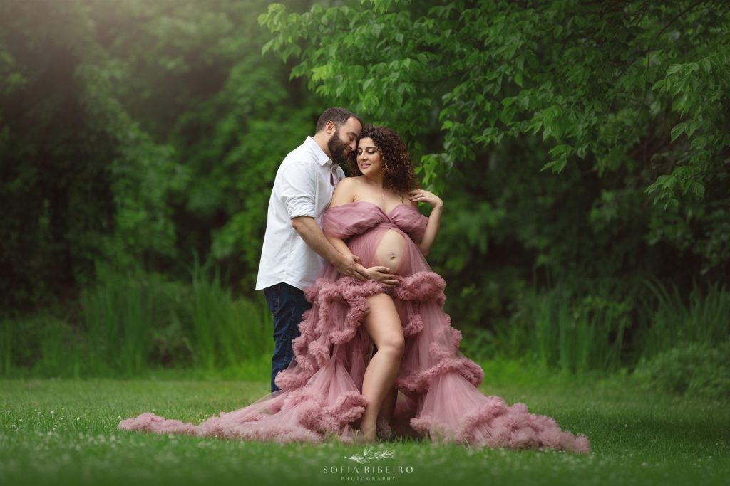 including dad in maternity sessions, posing