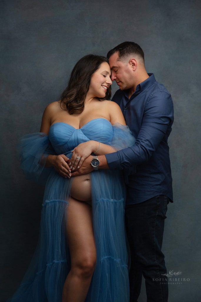 including dad in maternity sessions, posing