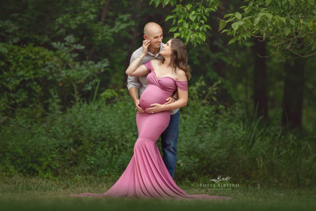 including dad in maternity sessions, posing