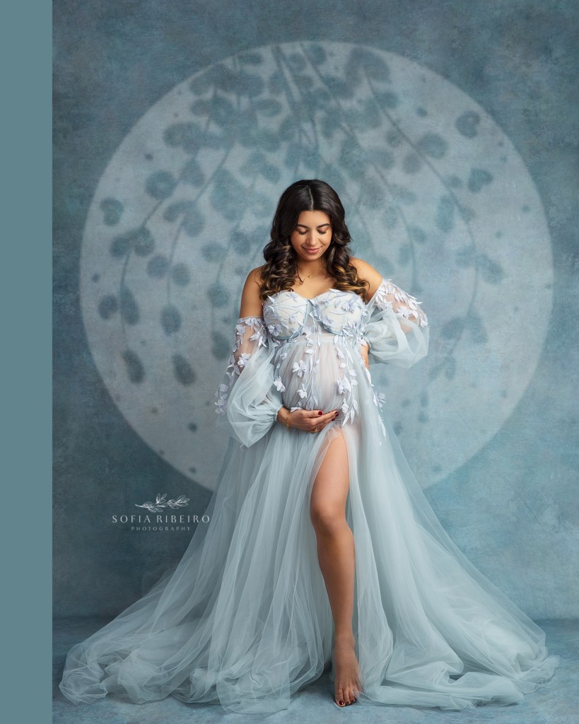 essex county maternity photographer, mom in blue dress on blue background