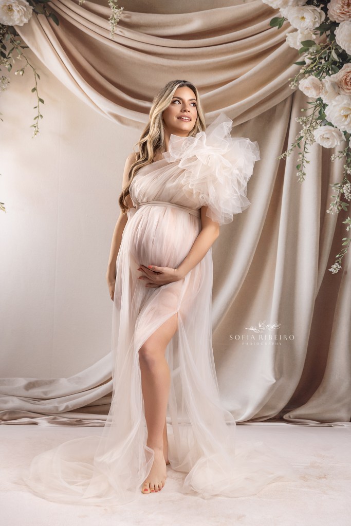 nj maternity photographer captures mom in ivory tulle dress