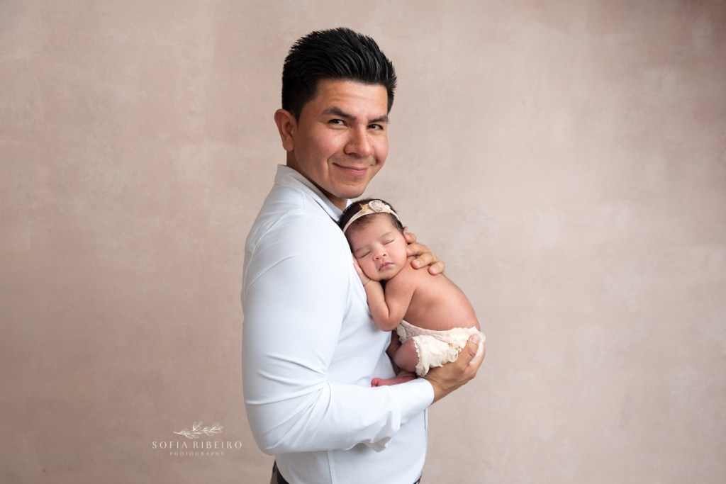 newborn poses with dad