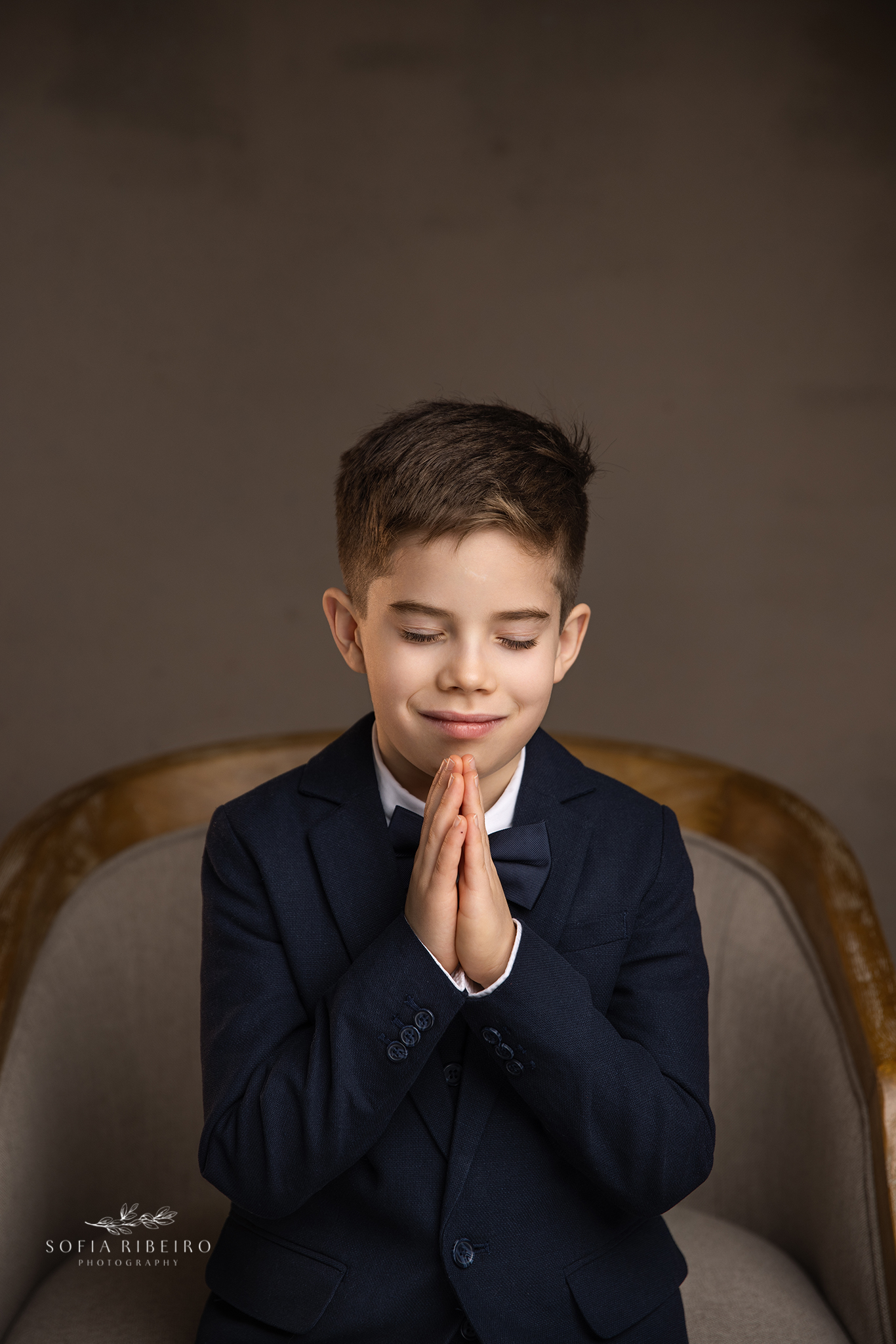 a nj communion photographer captures a child in a fine art style.