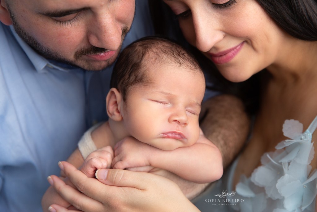 elizabeth nj newborn photographer parents with baby