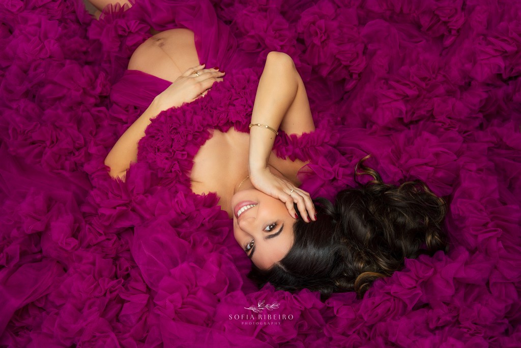 essex county maternity photographer, newark nj, pregnant mom in pink