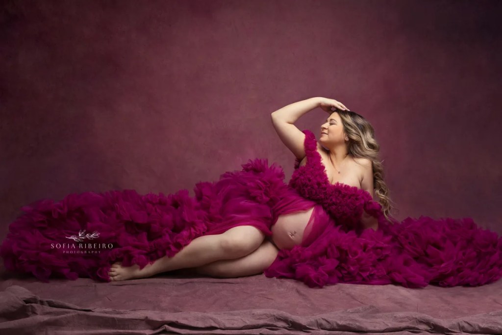 linden nj maternity photographer,mom in hot pink gown, purple backdrop