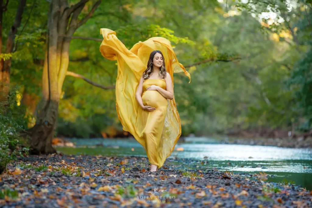 rahway nj maternity session, river maternity, mom in yellow fabric on riverbank