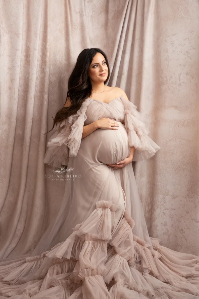 florham park nj maternity photographer, mom in soft pink neutral dress