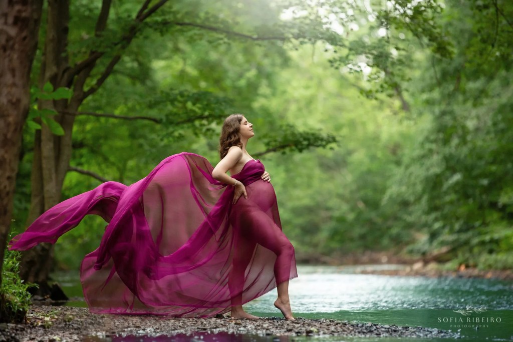 what to wear for maternity photos-draped fabric