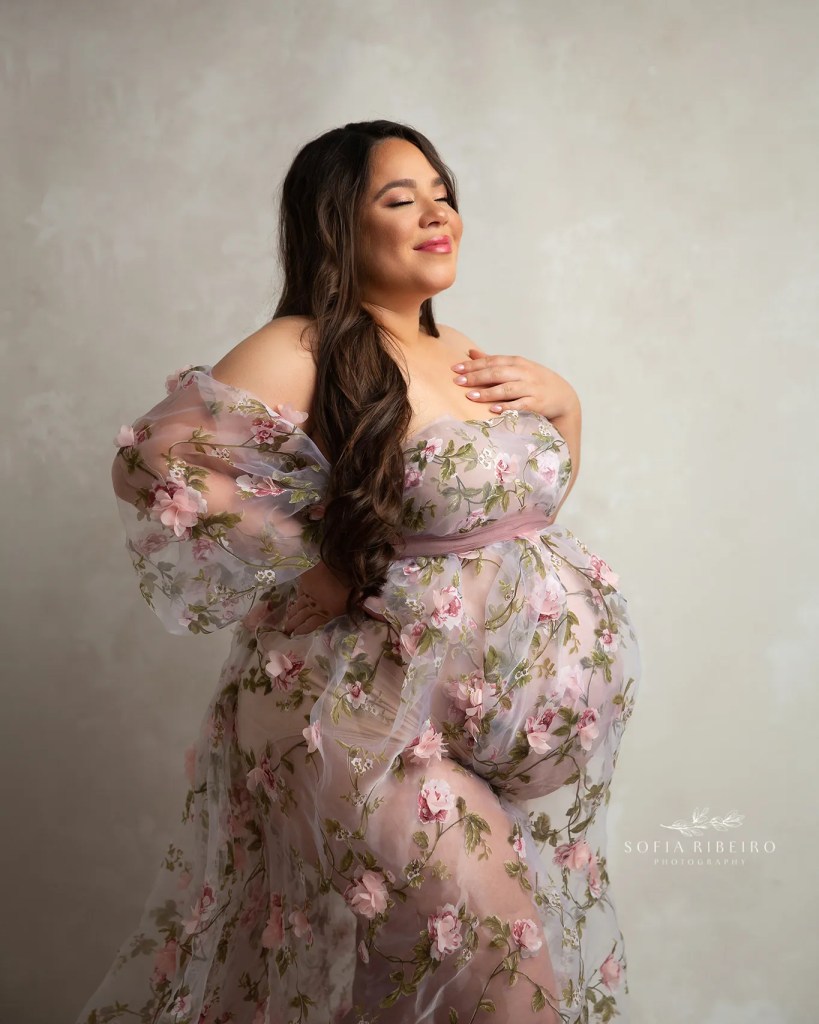 what to wear for maternity photos-draped fabric