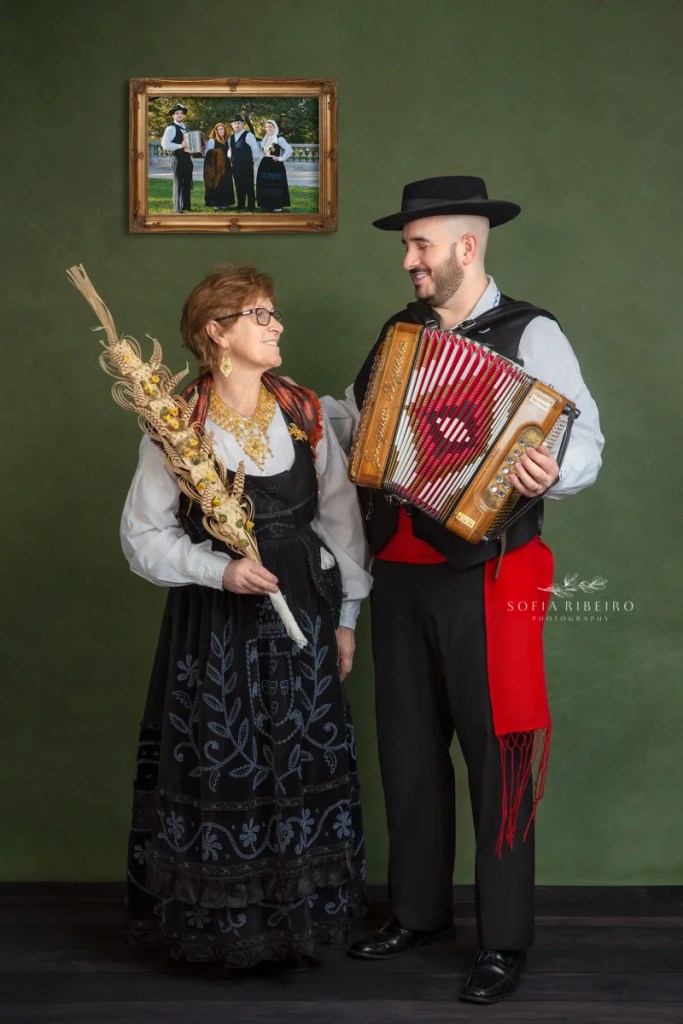 grupos folcloricos, newark nj, mom with son