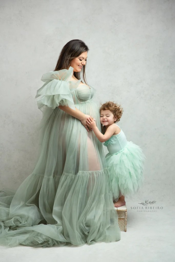 bound brook nj maternity photographer, mom and baby girl kissing belly