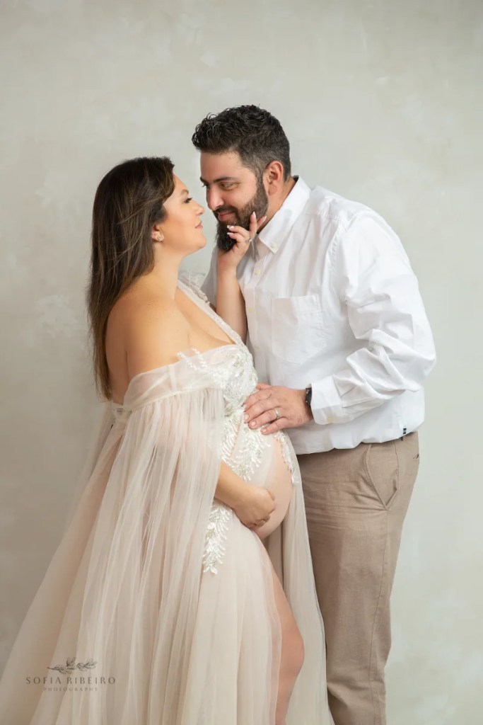 bound brook nj maternity photographer, mom and dad expecting, neutral