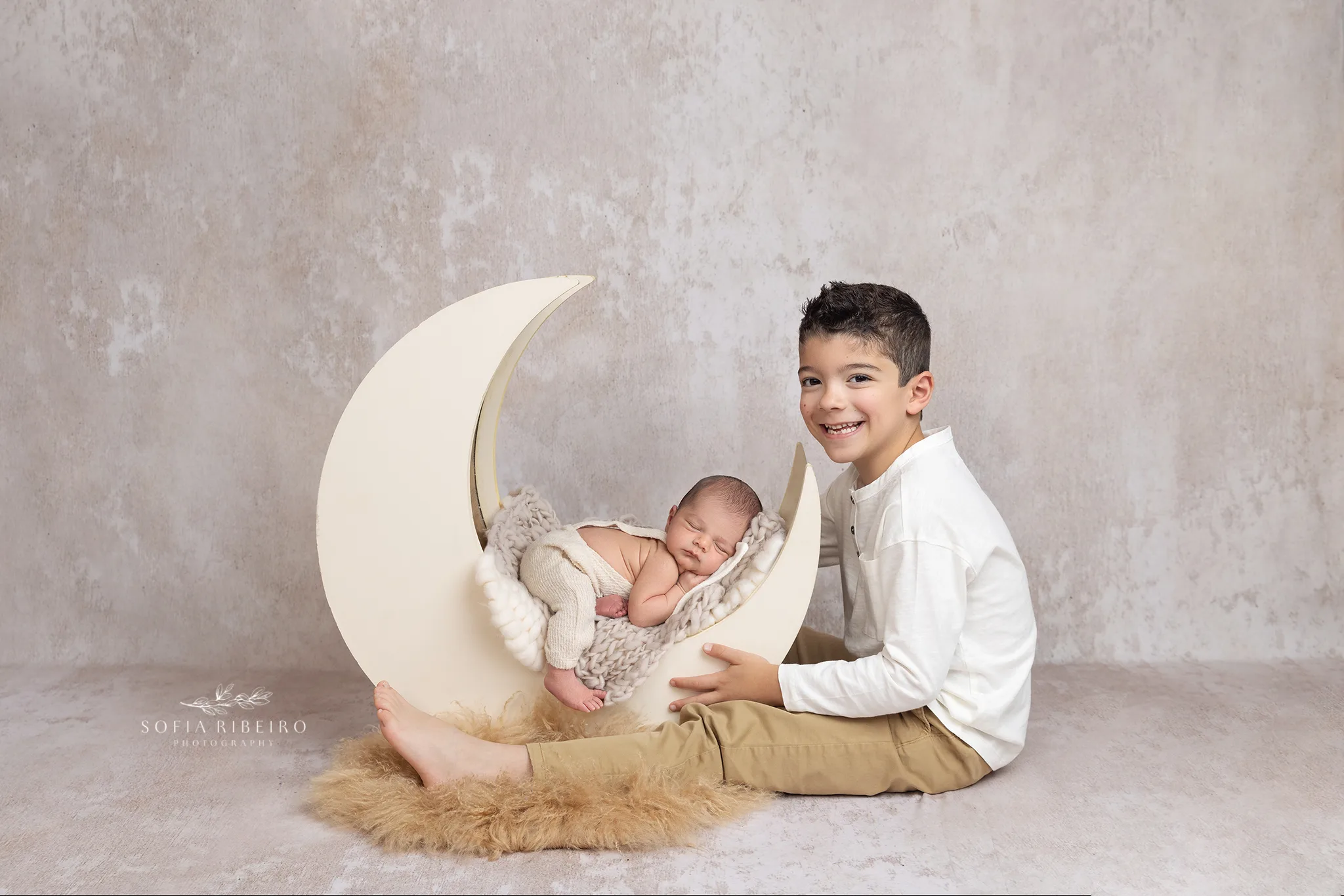 kenilworth nj newborn photographer, baby in moon neutrals with big brother