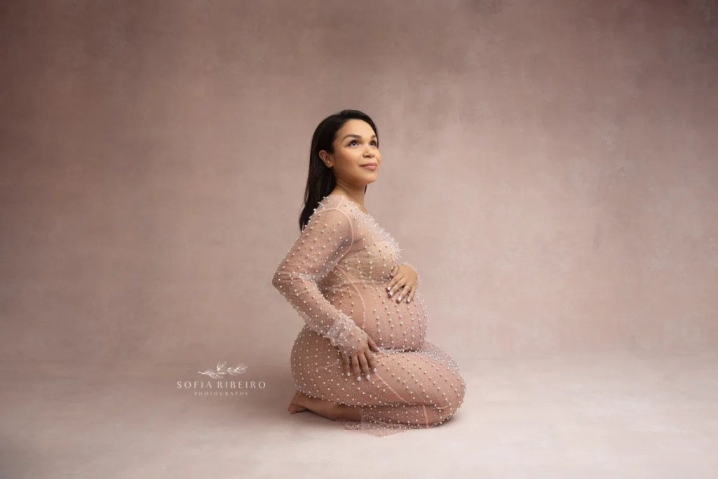 sussex nj maternity photographer, mom in pearl dress