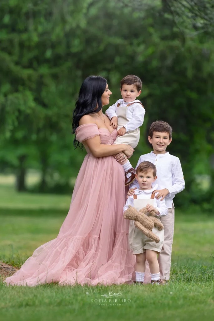 warren nj family photographer, family in park in neutrals mom with babies