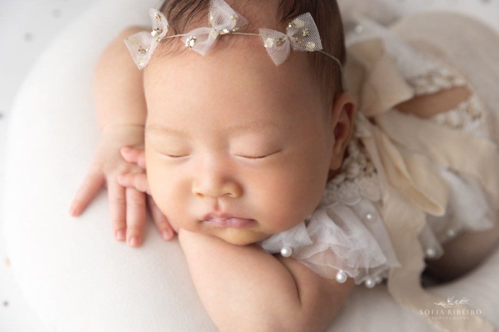 edgewater nj newborn photographer, baby with glittery bows on moon prop