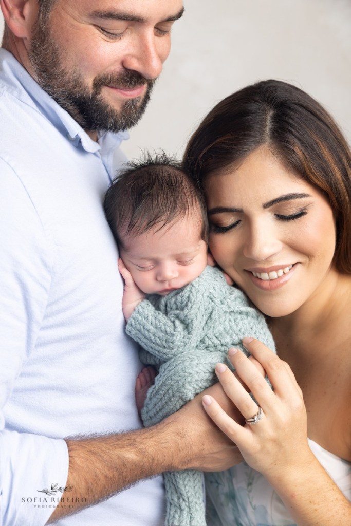 branchburg nj newborn photographer, mom and dad with baby