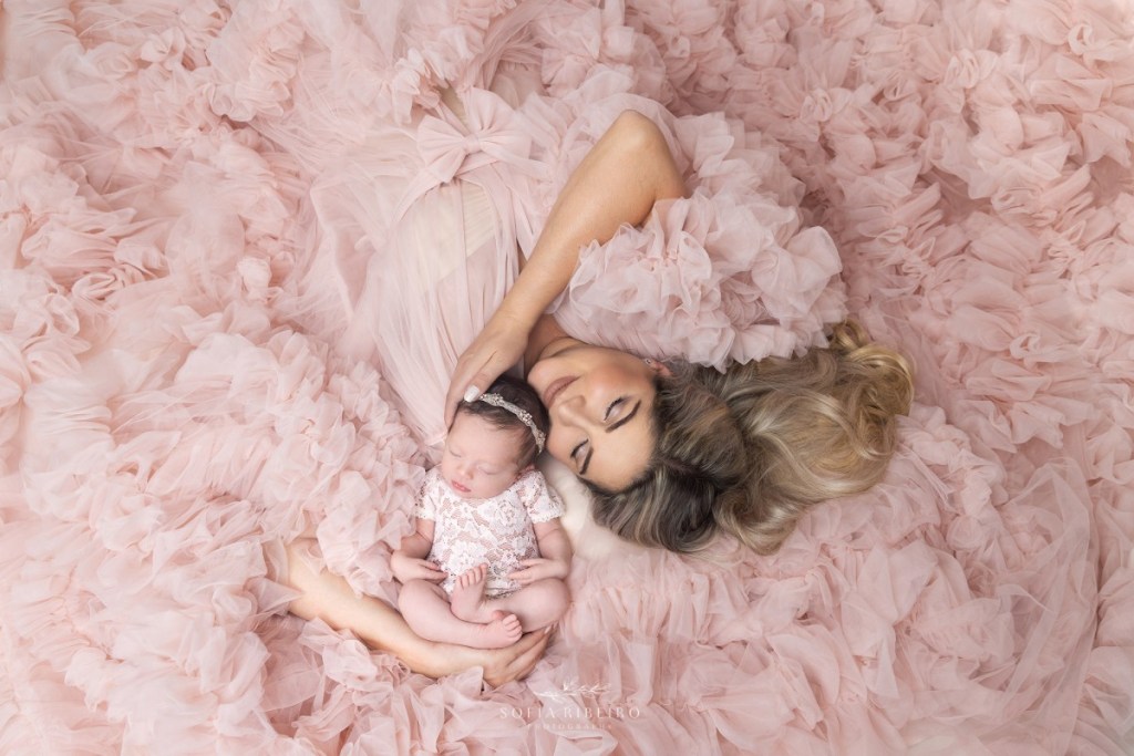 kearny nj newborn photographer, mom with baby
