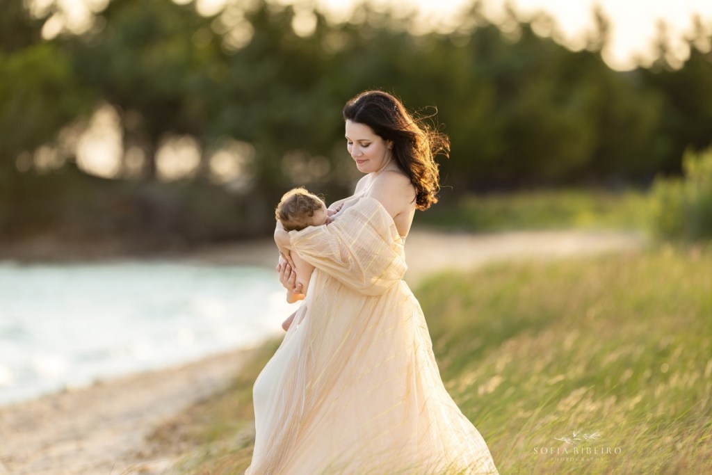 jersey shore family photographer, beach family session, mom nursing with baby