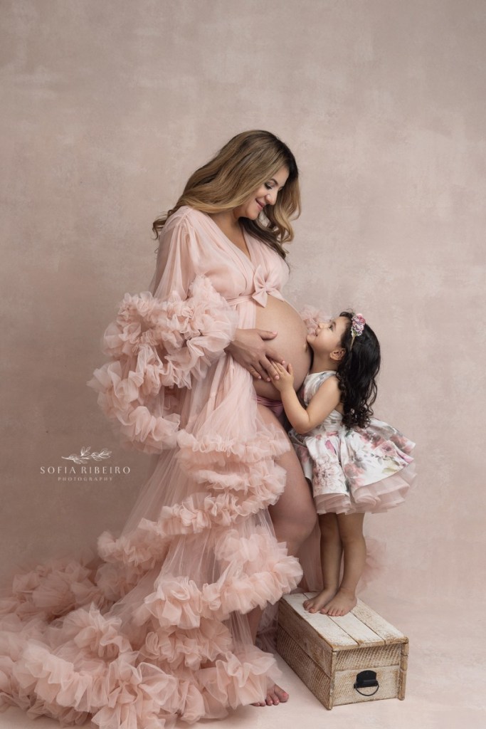 family focused maternity, mom and daughter