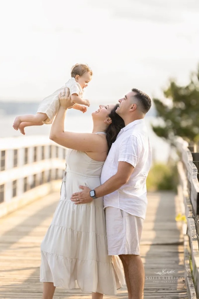 NJ FAMILY BEACH SESSION, BY SOFIA RIBEIRO PHOTOGRAPHY, PARENTS WITH BABY