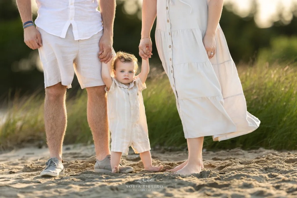 NJ FAMILY BEACH SESSION, BY SOFIA RIBEIRO PHOTOGRAPHY, PARENTS WITH BABY