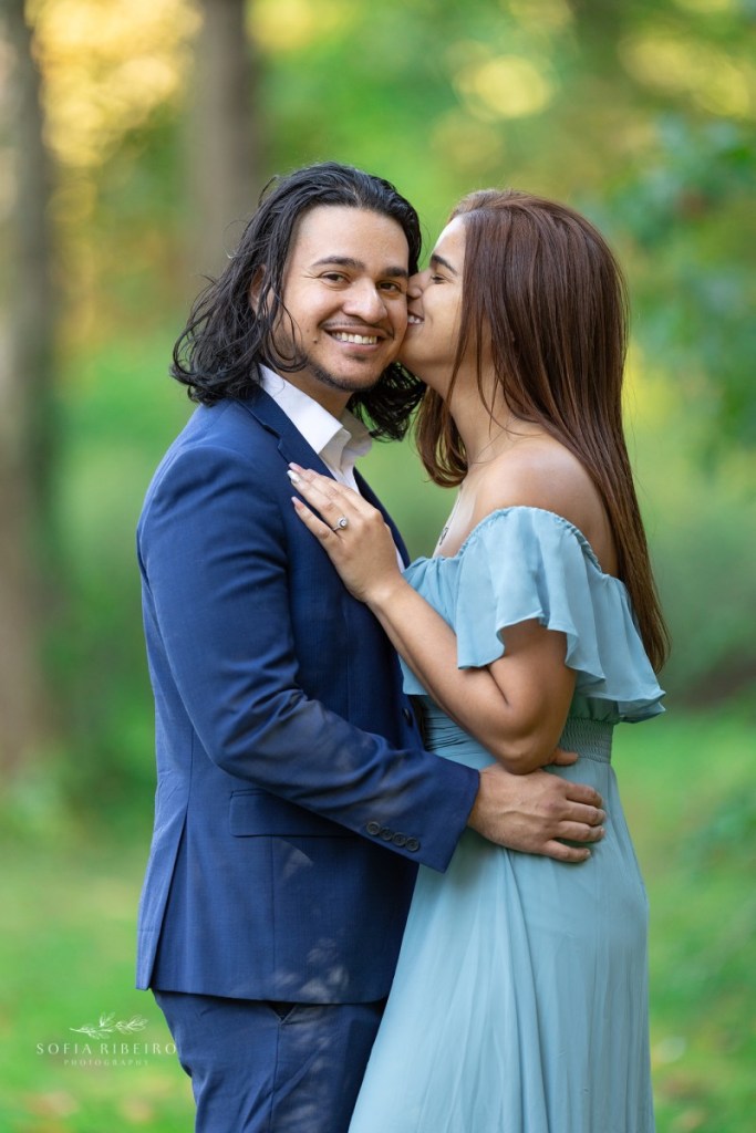 family photo session at watchung reservation, nj, mom and dad in blue