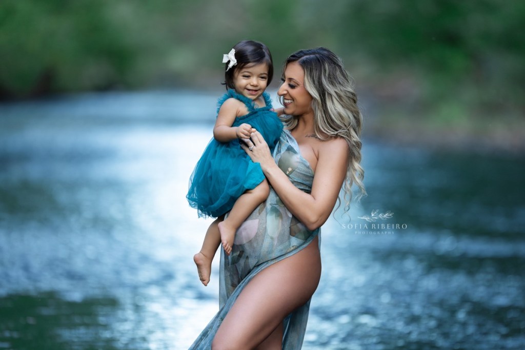 nj outdoor family maternity session, mom and baby daughter in water