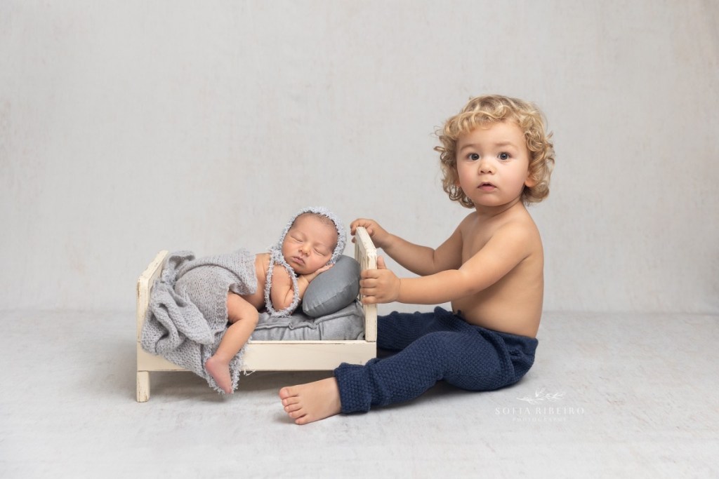 grey newborn session, baby in bed with big brother