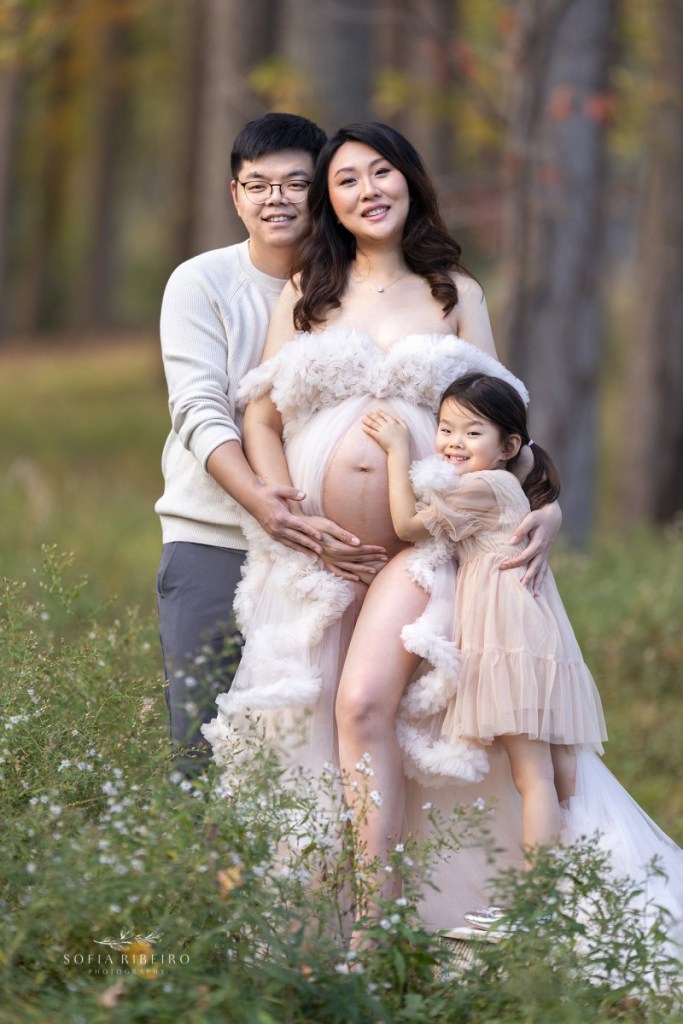 family maternity session in a local park in new jersey in the fall with nj maternity photographer