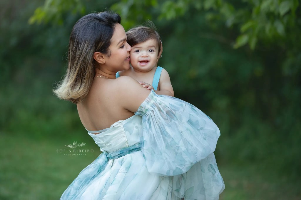 OUTDOOR FAMILY PHOTOGRAPHY WITH NJ PHOTOGRAPHER SOFIA RIBEIRO PHOTOGRAPHY, MOM WITH SON