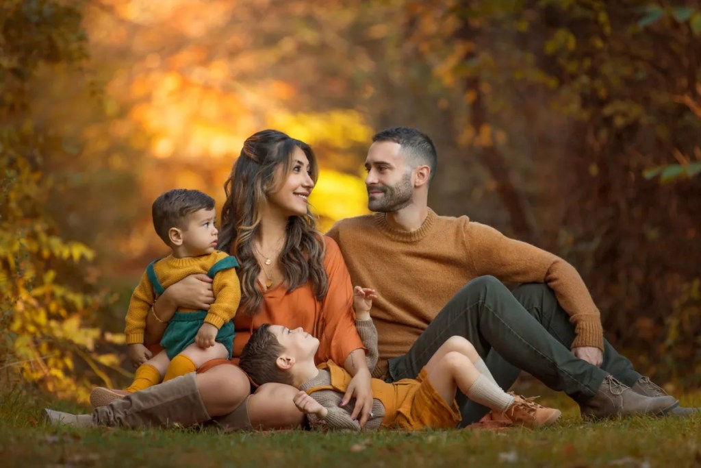 OUTDOOR FAMILY PHOTOGRAPHY WITH NJ PHOTOGRAPHER SOFIA RIBEIRO PHOTOGRAPHY, FALL FAMILY IMAGE