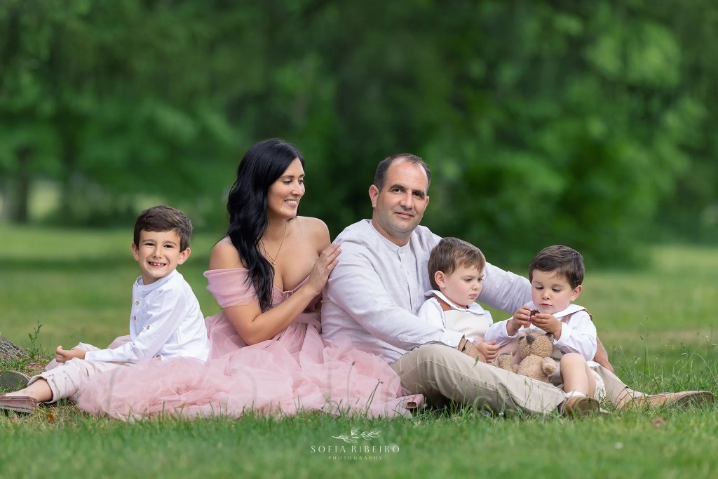 OUTDOOR FAMILY PHOTOGRAPHY WITH NJ PHOTOGRAPHER SOFIA RIBEIRO PHOTOGRAPHY, MOM AND BABIES