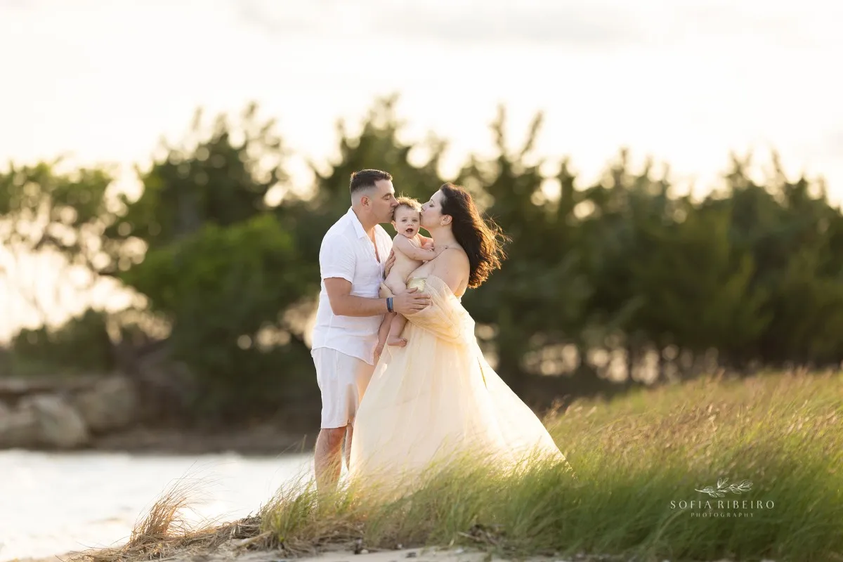 NJ FAMILY BEACH SESSION, BY SOFIA RIBEIRO PHOTOGRAPHY, PARENTS WITH BABY