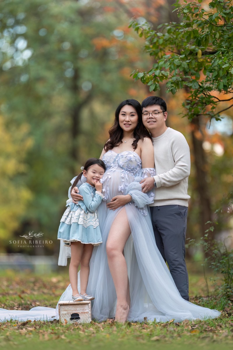 maternity session with mom in a blue dress with family in a local park in new jersey in the fall