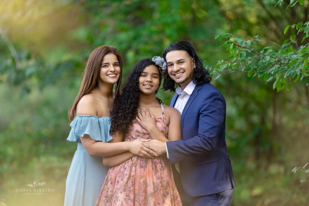 family photo session at watchung reservation, nj, mom and dad in blue