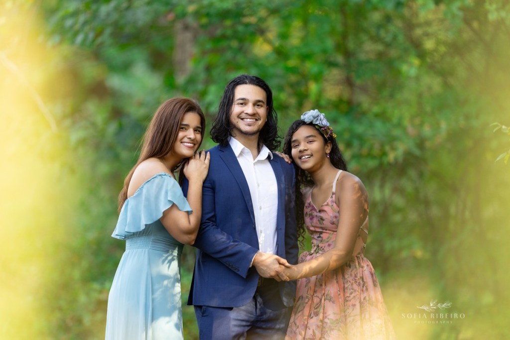 family photo session at watchung reservation, nj, mom and dad in blue