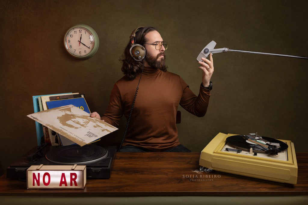 a model poses as a dj placing the initial disc indicating the start of portugal's carnation revolution. Um locutor da radio mete o primeiro disco do jose afonso a sinalizar o inicio da revolucao de dia 25 de abril