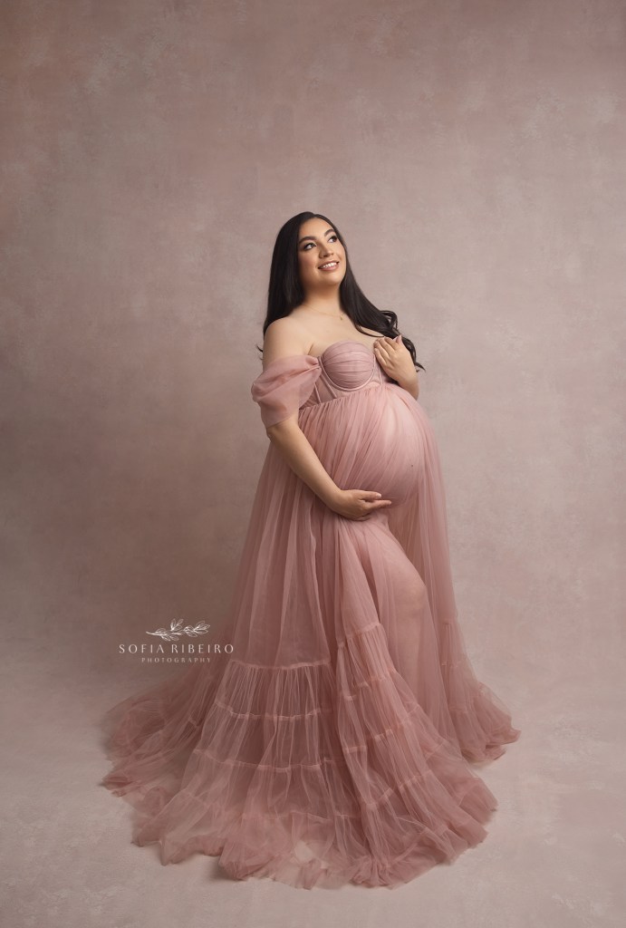 hackensack nj maternity photographer captures a radiant mom in a tulle pink dress for photos