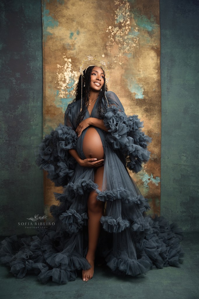 somerville nj maternity photographer captures a glowing mom in shades of teal and gold