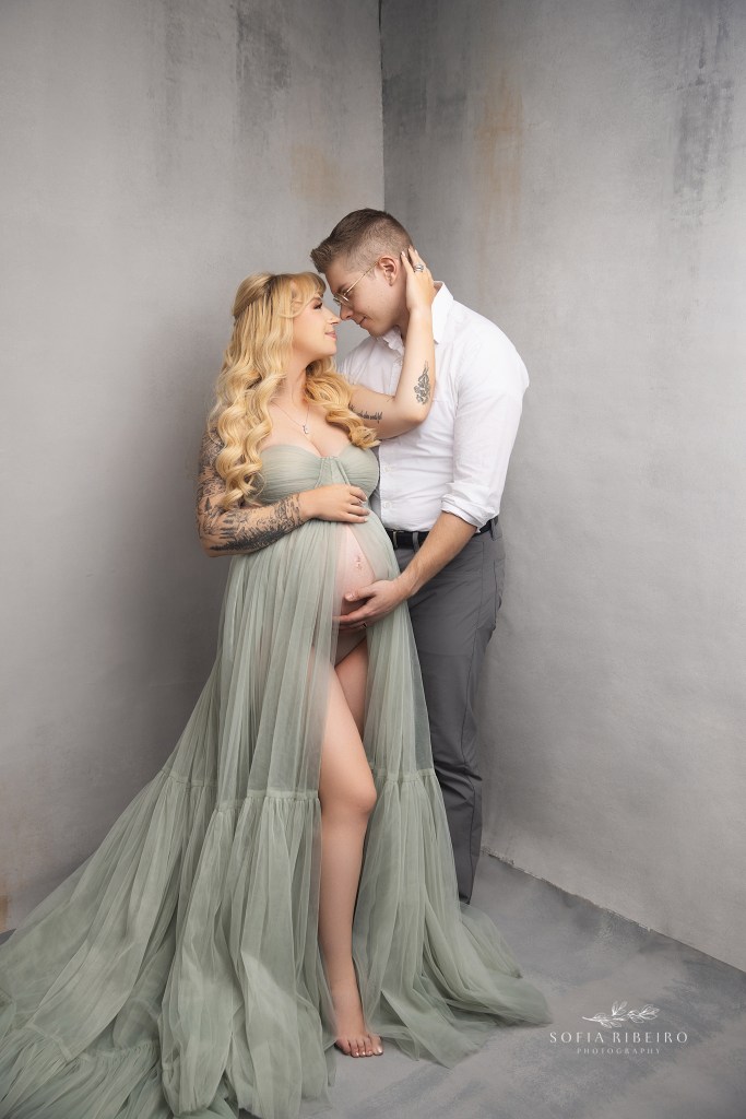 a serene mint green look and a shared moment between expectant parents for a glamorous photo