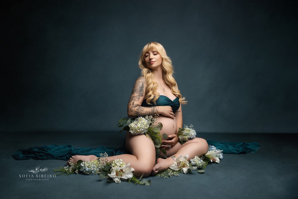 a randolph nj maternity photographer poses an expectant mom in her signature floral pose