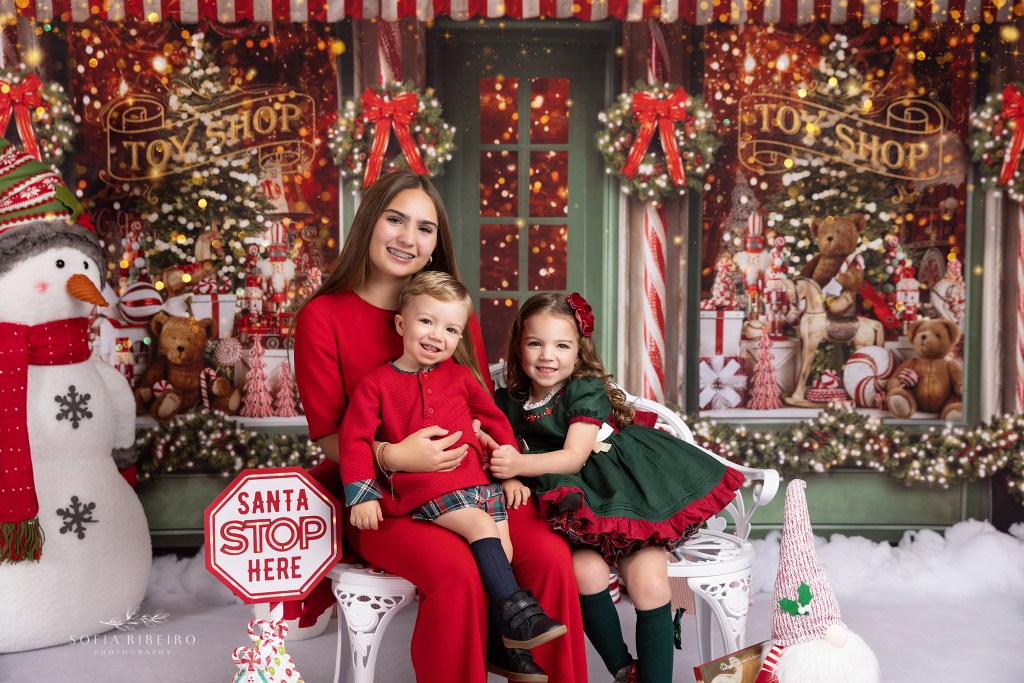 children pose together for santa photos in nj