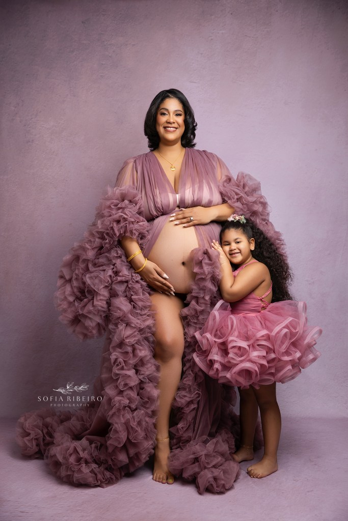 oakland nj maternity photographer captures a sweet moment between mom and her older daughter