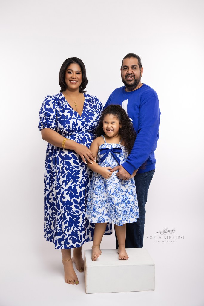 oakland nj maternity photographer poses a family together in blue looks