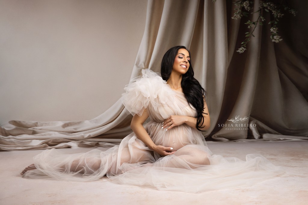 mom is an ethereal cloud of tulle for maternity portraits in new york city 