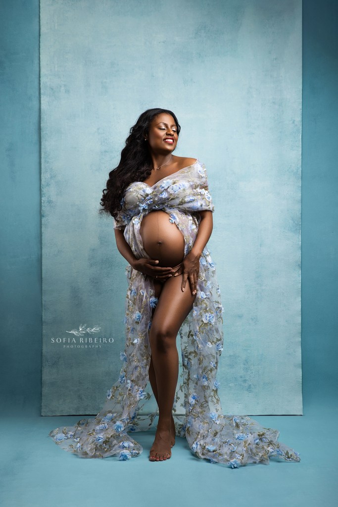 secaucus nj maternity photographer captures a mom-to-be in all her radiance in a combination of all blue look