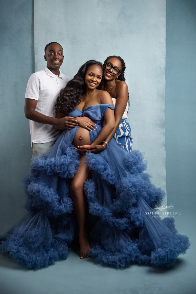 a moment to share - mom poses with sister and nephew during her maternity protraits